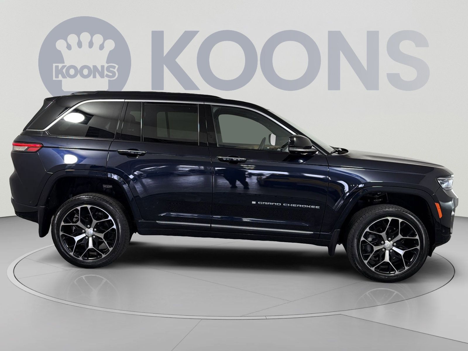 Used 2024 Jeep Grand Cherokee Summit AWD/4WD image 8