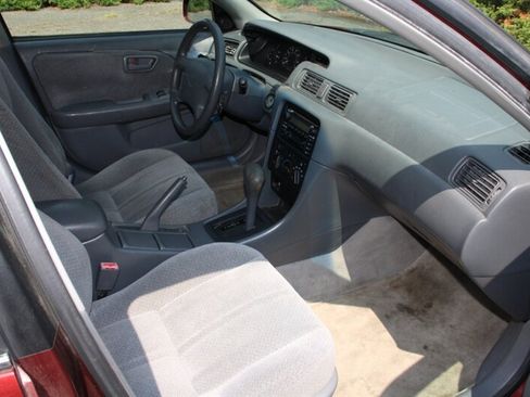 Used 2000 Toyota Camry LE FWD image 13