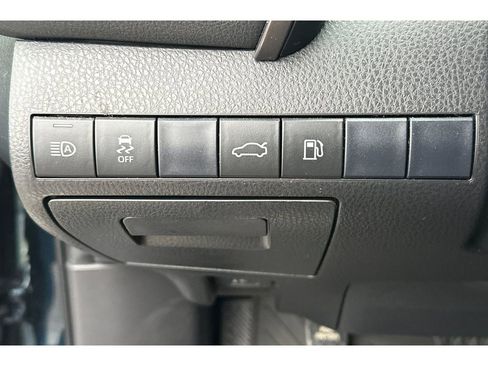 Used 2018 Toyota Camry LE w/ Convenience Package FWD image 29