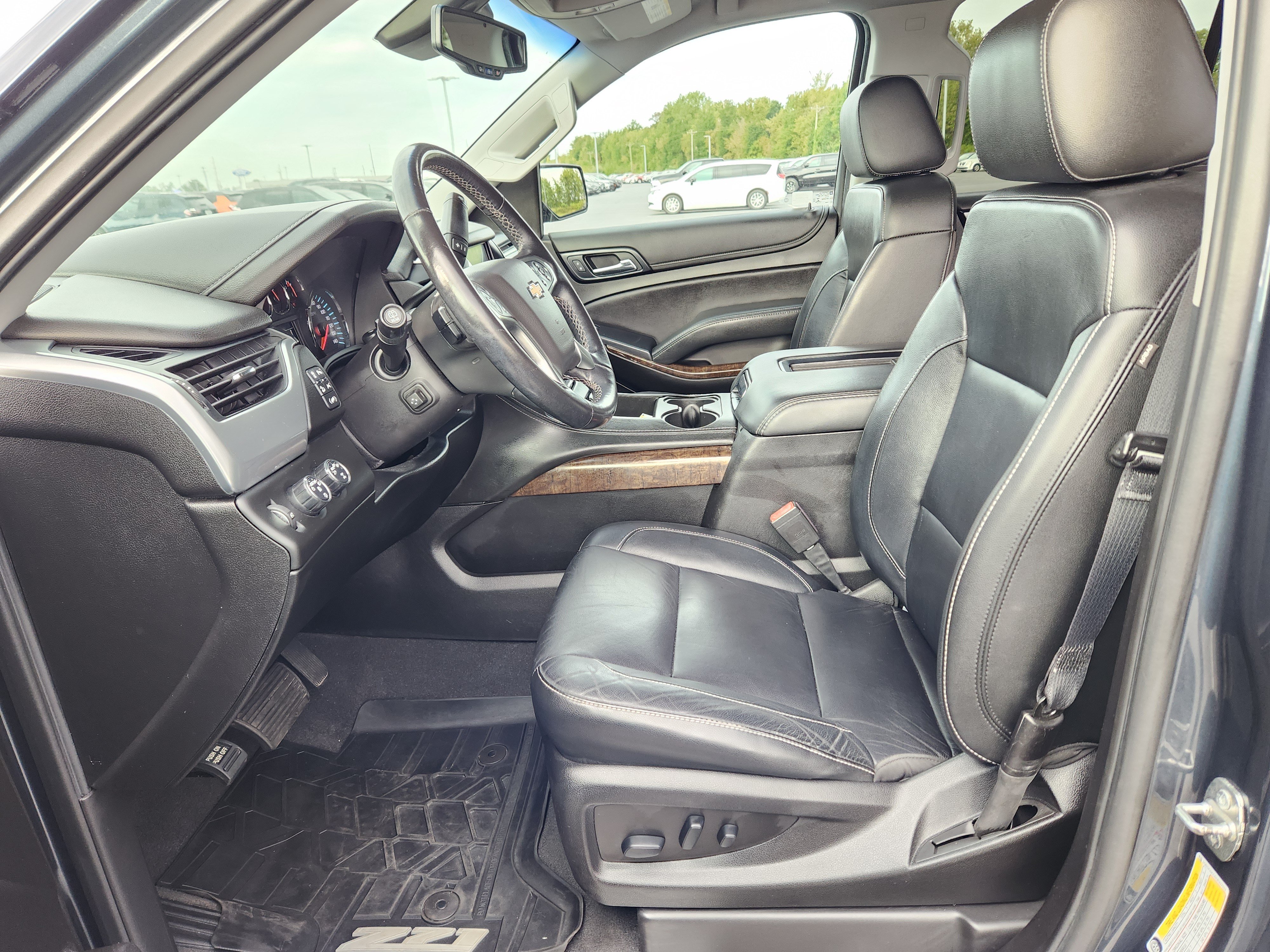 Used 2019 Chevrolet Tahoe LT w/ Luxury Package AWD/4WD image 13