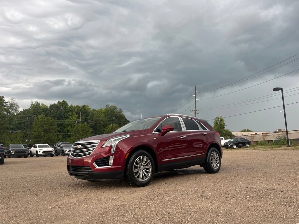 Used 2018 Cadillac XT5 Luxury w/ Driver Awareness Package FWD image 2