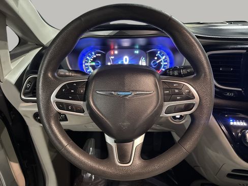 Used 2017 Chrysler Pacifica Touring Plus image 22