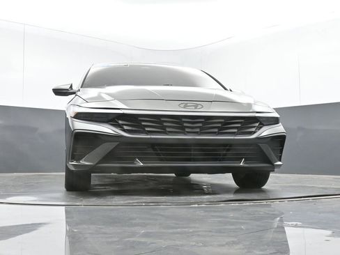 Used 2024 Hyundai Elantra Blue image 45