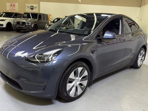 Used 2023 Tesla Model Y Long Range AWD/4WD image 6