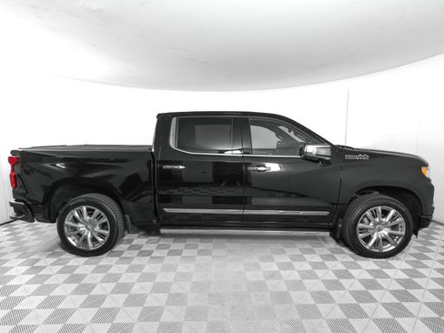 Used 2024 Chevrolet Silverado 1500 High Country w/ High Country Premium Package AWD/4WD image 3