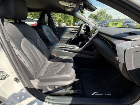 Used 2021 Toyota Avalon XLE FWD image 33