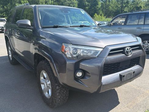Used 2022 Toyota 4Runner SR5 AWD/4WD image 3