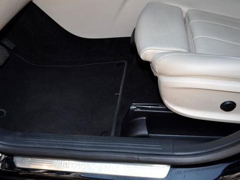 Used 2023 Mercedes-Benz GLB 250 image 40