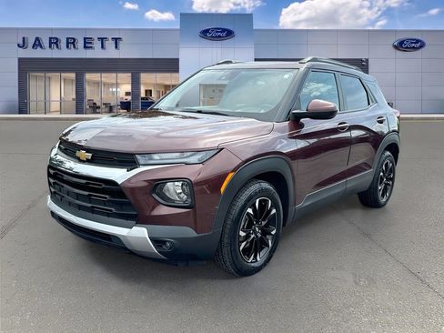 Used 2022 Chevrolet TrailBlazer LT w/ Convenience Package FWD image 3