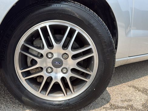 Used 2011 Ford Focus SE w/ 201A Rapid Spec Order Code FWD image 21
