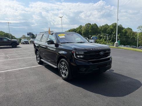 Certified 2025 Ford Expedition Active AWD/4WD image 4