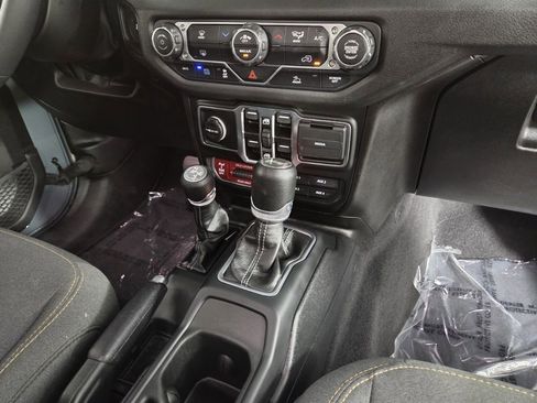 Certified 2025 Jeep Wrangler Willys image 31