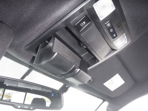 Used 2017 Toyota Tacoma TRD Sport image 38