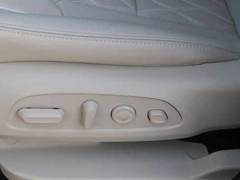 Used 2024 Buick Enclave Avenir w/ Avenir Technology Package image 19