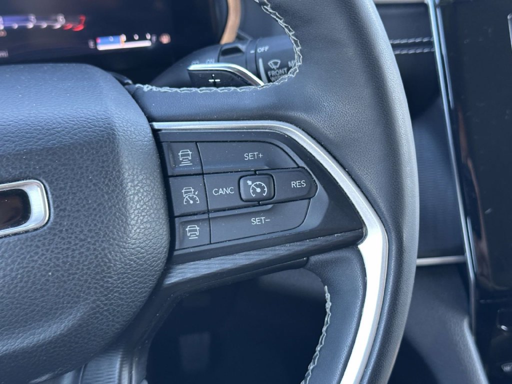 Used 2023 Jeep Grand Cherokee L Laredo w/ Luxury Tech Group I AWD/4WD image 24
