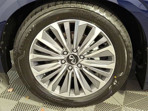 New 2026 INFINITI QX80 Luxe image 10