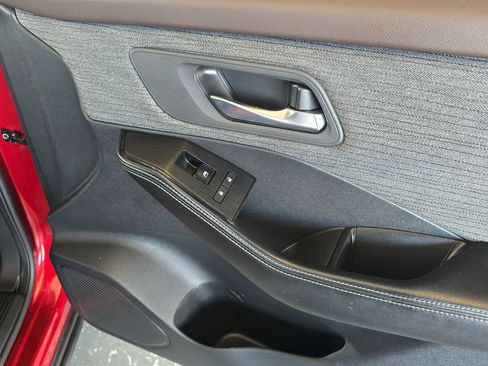 Used 2022 Nissan Rogue SV FWD image 13
