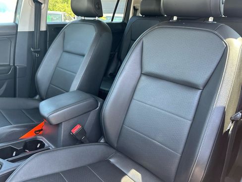Used 2018 Volkswagen Tiguan SE w/ 3rd Row Seat Package AWD/4WD image 17
