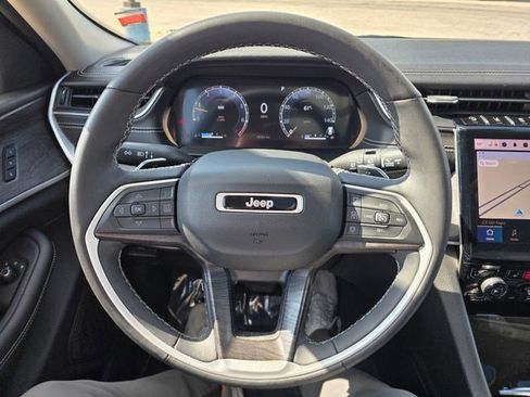 Used 2023 Jeep Grand Cherokee L Limited w/ Black Appearance Package AWD/4WD image 28