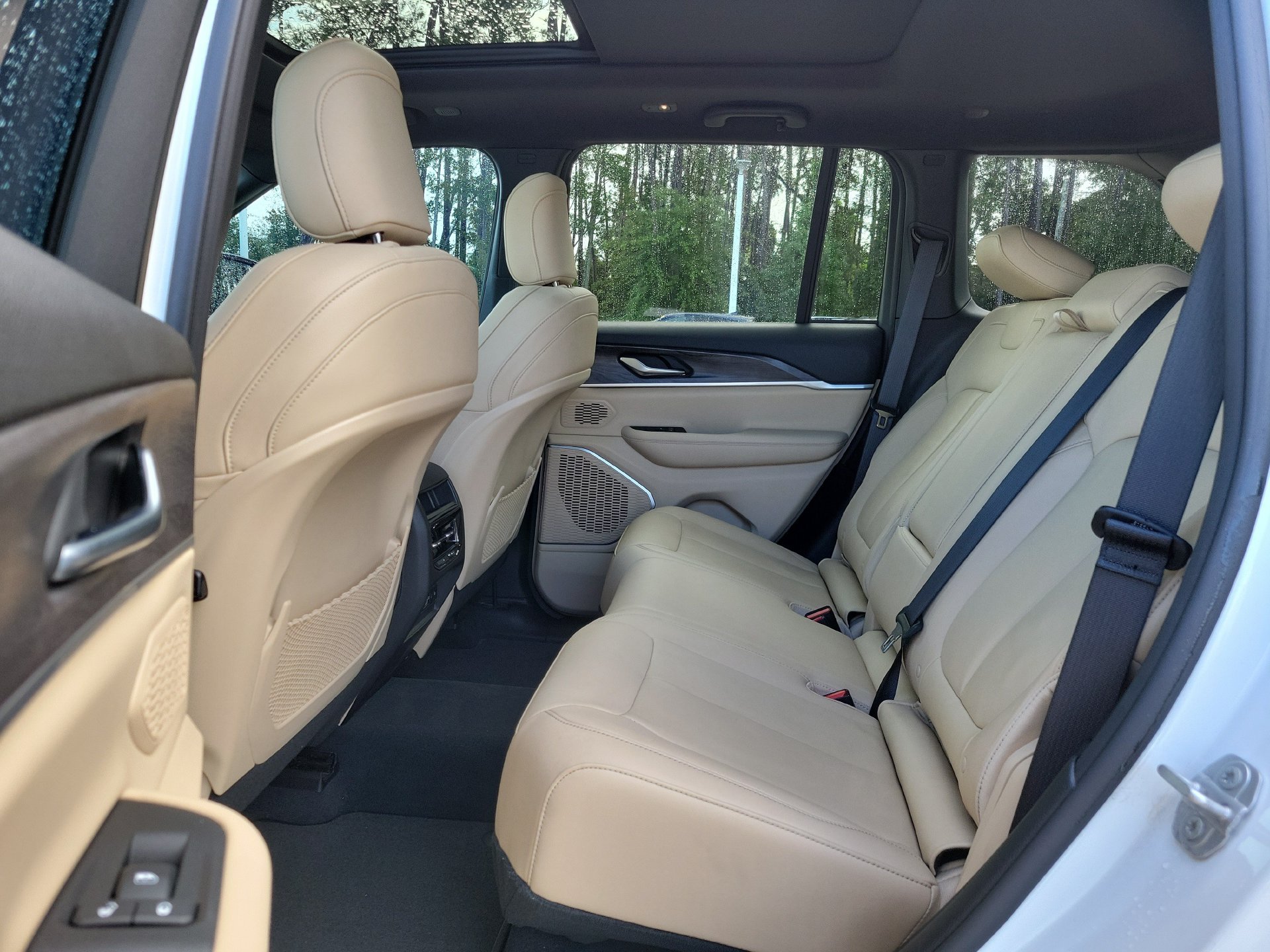 Used 2023 Jeep Grand Cherokee 4WD 4xe image 17