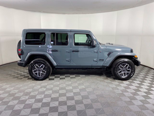 Used 2026 Jeep Wrangler Unlimited Sahara AWD/4WD image 7