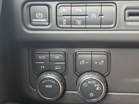Used 2024 Chevrolet Tahoe LT w/ LT Signature Plus Package AWD/4WD image 9