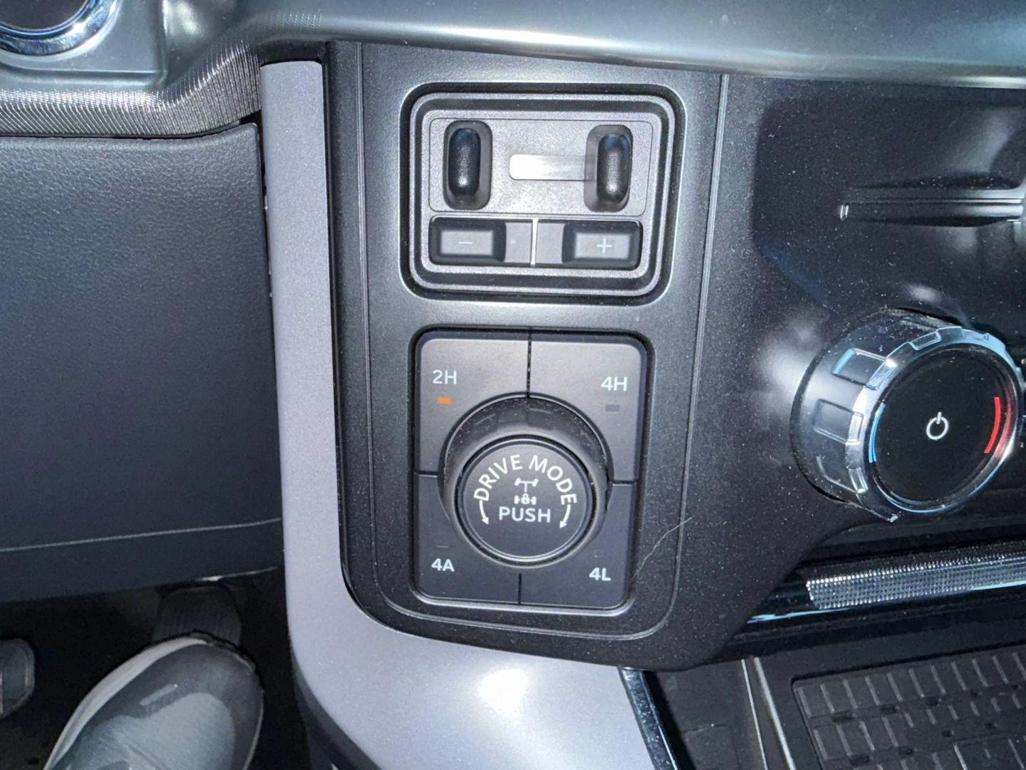Used 2024 Ford F150 Lariat w/ Tow/Haul Package AWD/4WD image 15