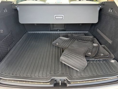 Used 2019 Volvo XC60 T5 Momentum w/ Premium Package FWD image 42