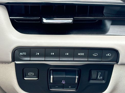 Used 2023 Cadillac Escalade ESV Sport Platinum w/ LPO, ONYX Package image 37