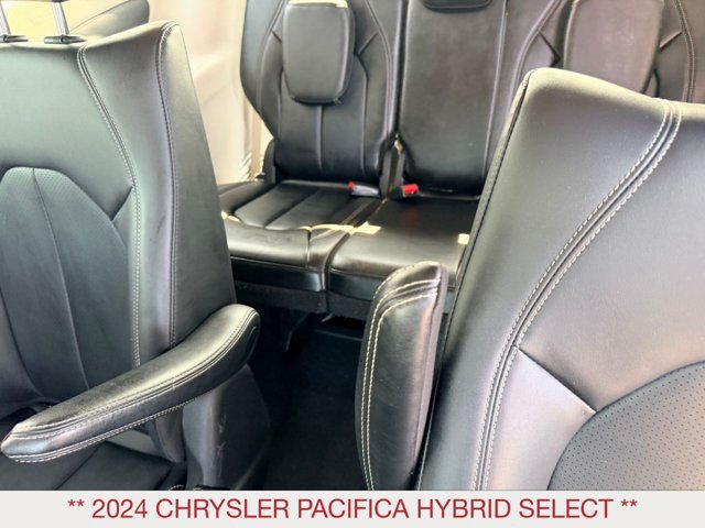 Certified 2024 Chrysler Pacifica Limited FWD image 17