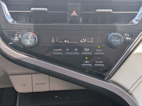 Used 2022 Toyota Camry XLE FWD image 20