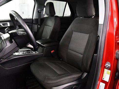 Used 2023 Ford Explorer XLT image 29