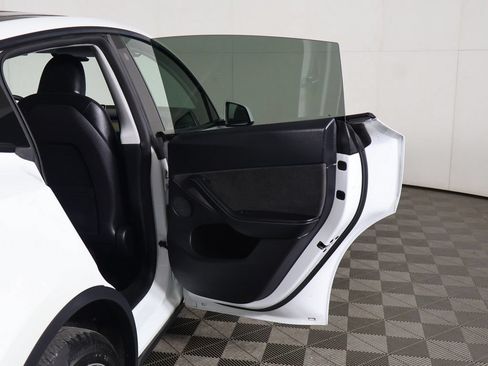 Used 2023 Tesla Model Y Long Range AWD/4WD image 24