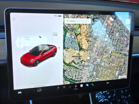 Used 2018 Tesla Model 3 Long Range image 17