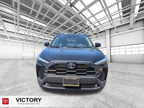 Used 2026 Toyota Corolla Cross XLE w/ Convenience Package FWD image 9