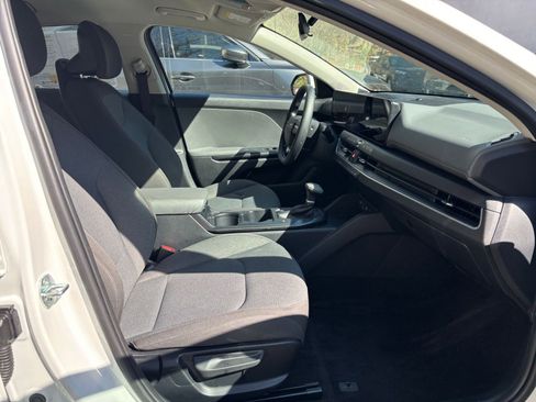 Used 2025 Kia K4 LXS image 27