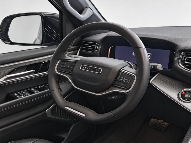 Used 2023 Jeep Wagoneer L Series III w/ Preferred Equipment Group AWD/4WD image 18