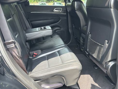 Used 2020 Jeep Grand Cherokee Limited AWD/4WD image 16