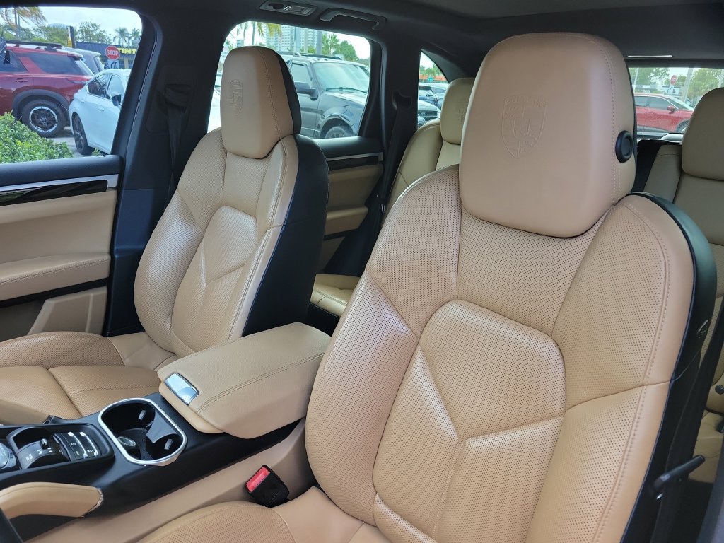 Used 2018 Porsche Cayenne Platinum Edition w/ Premium Package AWD/4WD image 26