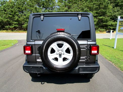 Used 2018 Jeep Wrangler Unlimited Sport S image 6
