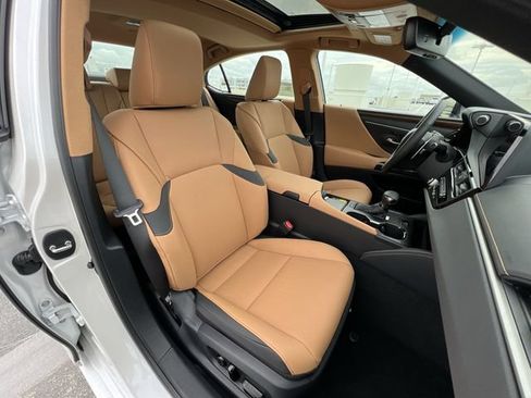 Used 2024 Lexus ES 300h w/ Premium Package FWD image 25