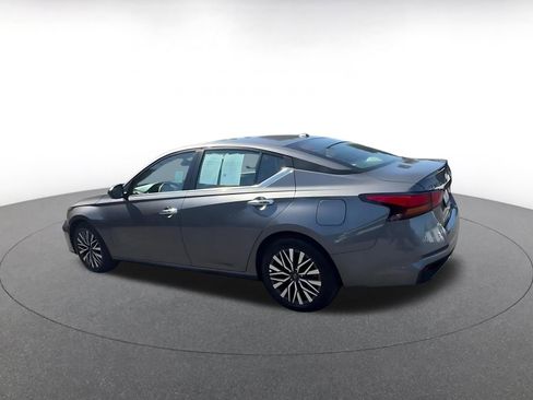 Used 2025 Nissan Altima 2.5 SV FWD image 10