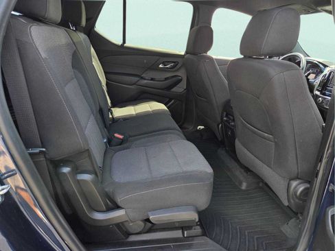 Used 2023 Chevrolet Traverse LT FWD image 16