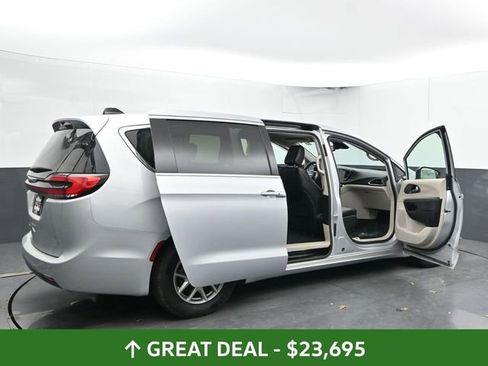 Used 2024 Chrysler Pacifica Touring-L FWD image 60