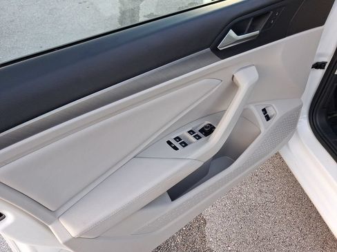 Used 2023 Volkswagen Jetta SE FWD image 16