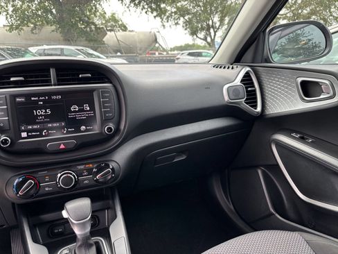 Used 2025 Kia Soul LX w/ LX Technology Package FWD image 33