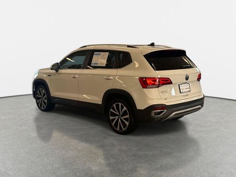 Certified 2022 Volkswagen Taos SE image 7