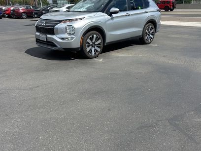 Used 2025 Mitsubishi Outlander SE