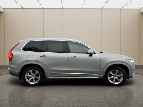 Used 2024 Volvo XC90 B5 Core w/ Protection Package Premier image 22