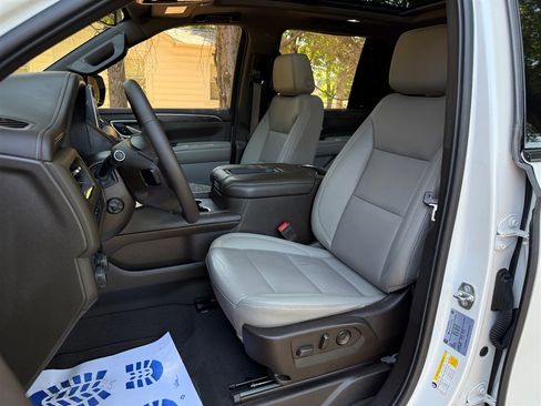 Used 2022 Chevrolet Tahoe Z71 w/ Luxury Package AWD/4WD image 47